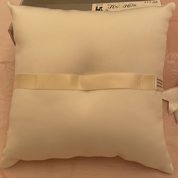 Pretty wedding rings pillow. All white with bow; including 2 white bows (mlb) - Picture 2 of 4